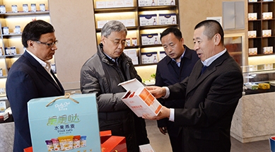 中國人民銀行黨委書記、中國銀保監(jiān)會(huì)主席郭樹清蒞臨公司調(diào)研產(chǎn)業(yè)化扶貧工作